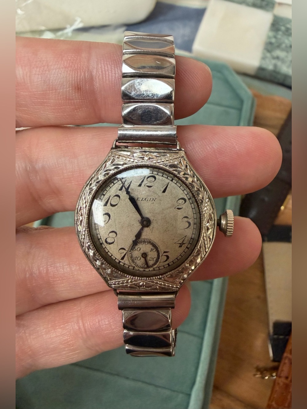 Vintage Elgin Women's Silver-Tone Engraved Watch - not working